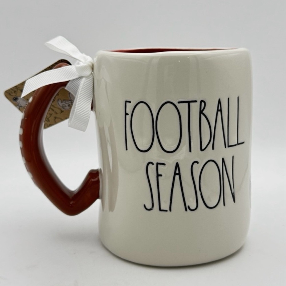 🏈Rae Dunn Double-sided Peanuts Snoopy ‘Football Season’ mug, Football Handle.
